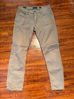 Lucky Brand Men’s Athletic Slim Chinos | Size 30x30